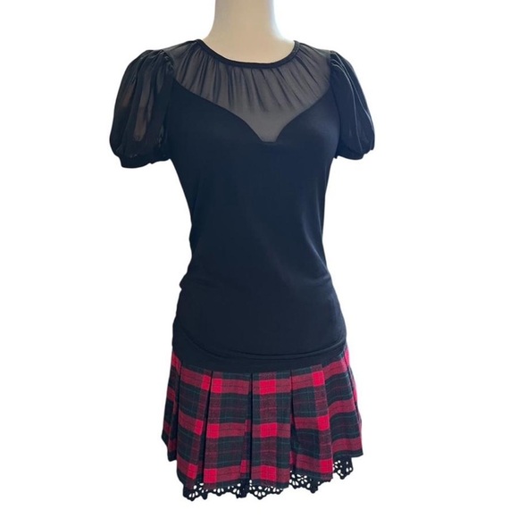 Dasap red/black plaid pleated mini skirt with lace trim - Picture 4 of 7